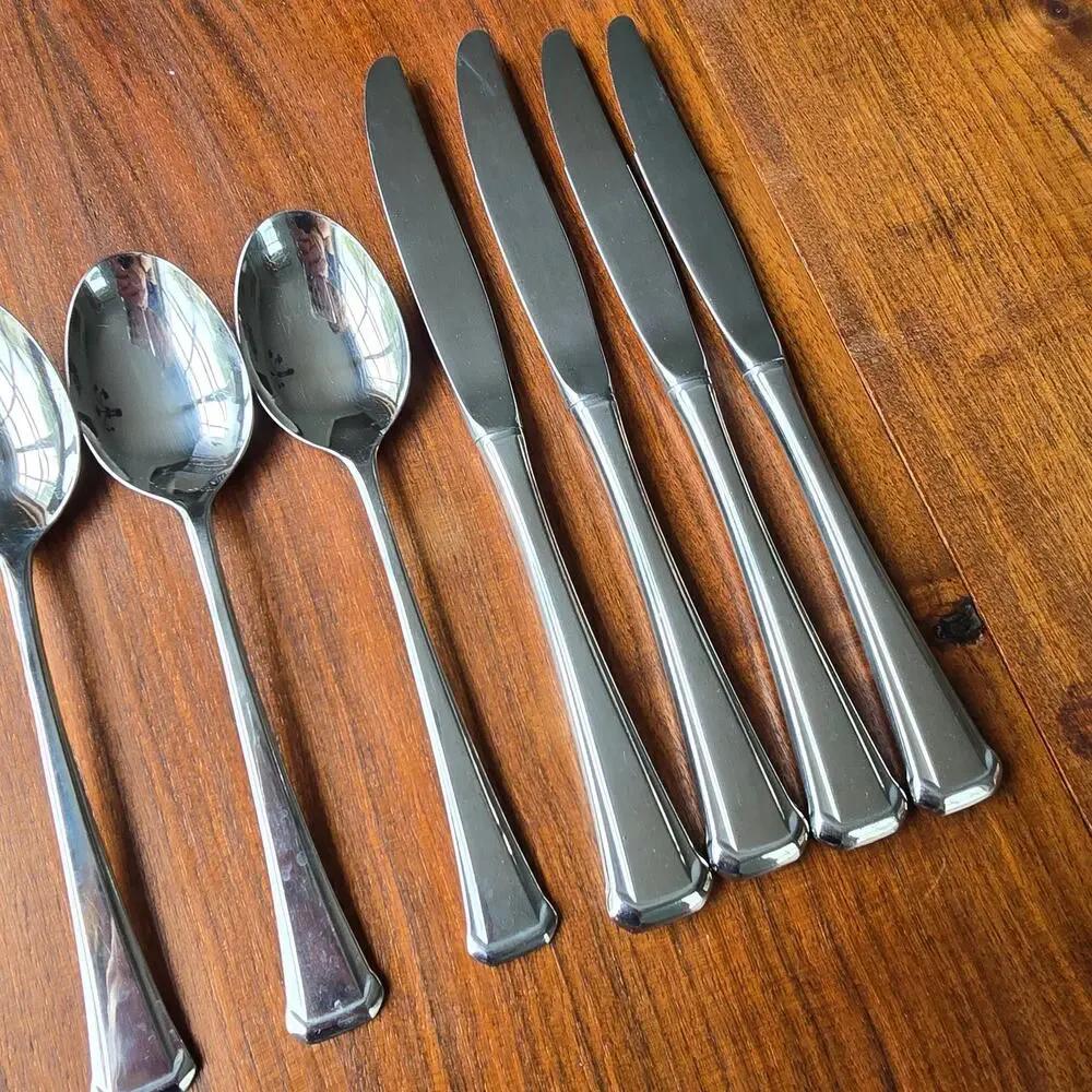 Oneida Silver Maestro St Leger Flatware Set 8 Pc Knives Spoons Stainless Steel